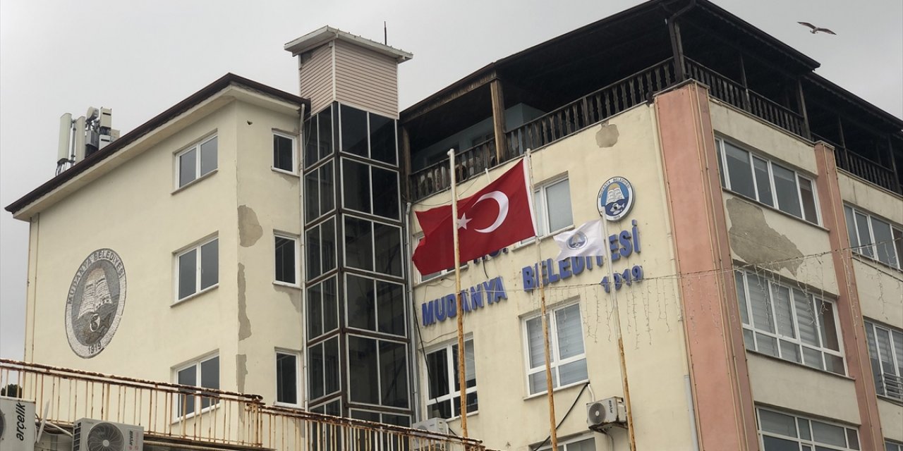 Mudanya Belediye binası deprem nedeniyle tedbir amaçlı tahliye edildi