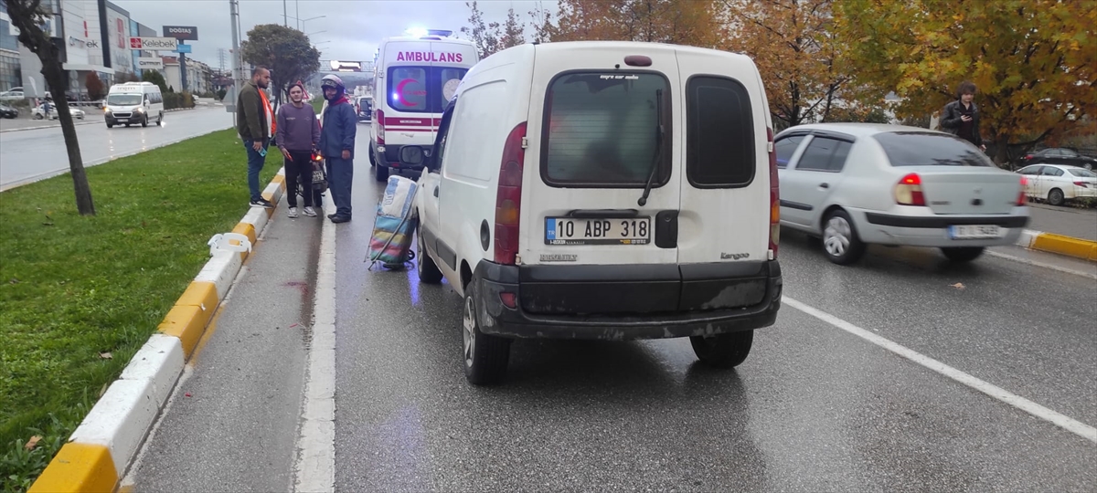 Balıkesir'de hafif ticari aracın çarptığı yaya hayatını kaybetti