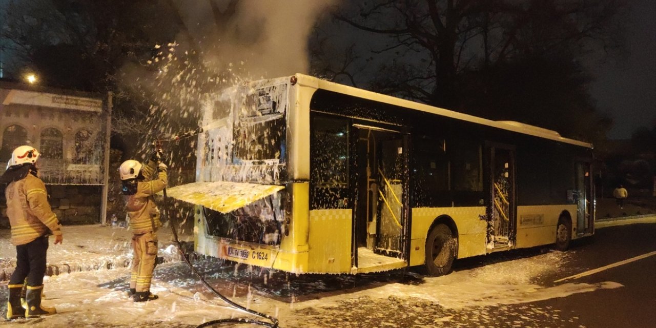 Üsküdar'da İETT otobüsünde çıkan yangın söndürüldü