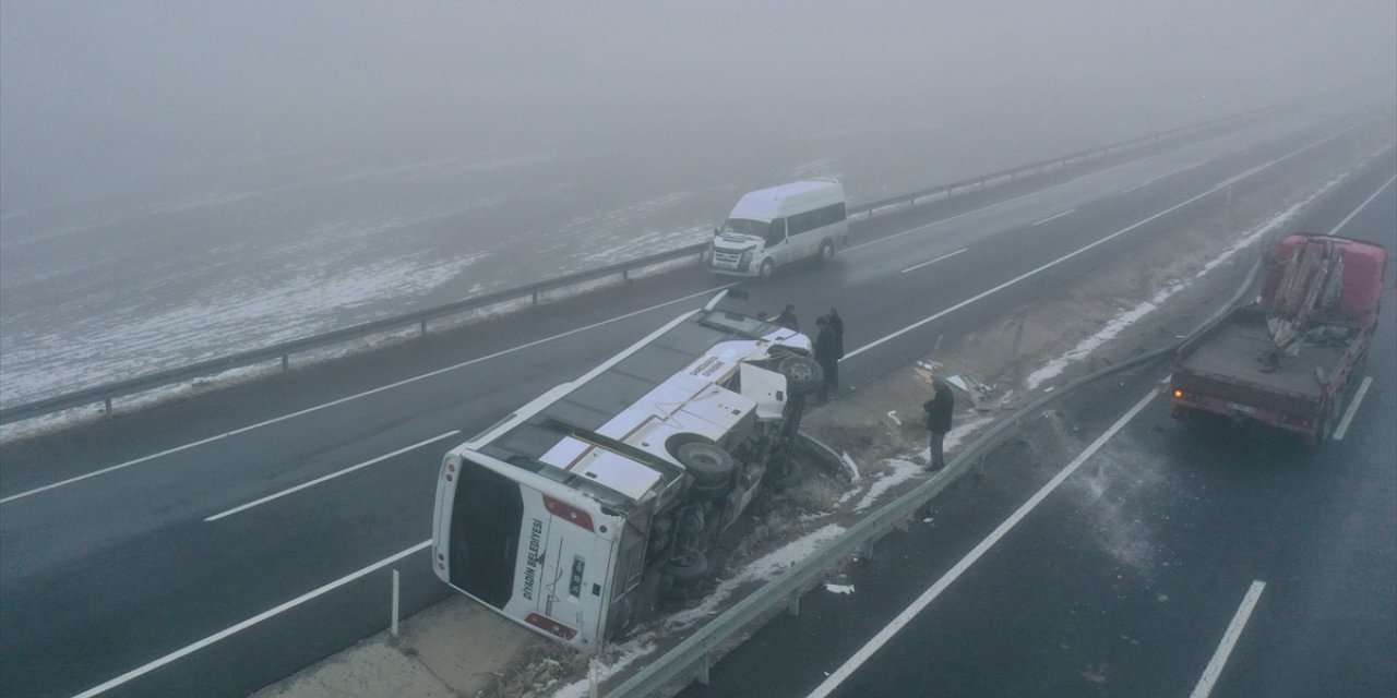 Ağrı'da 7 aracın karıştığı zincirleme trafik kazasında 19 kişi yaralandı