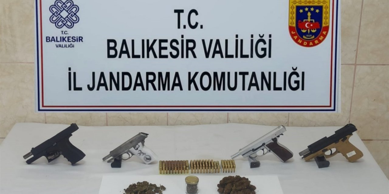 Balıkesir merkezli silah kaçakçılığı operasyonunda 17 zanlı yakalandı