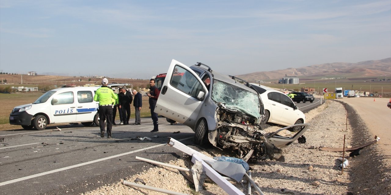 Siirt'te zincirleme trafik kazasında 1 kişi öldü, 3 kişi yaralandı