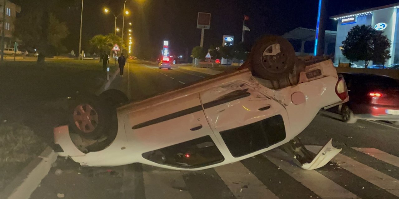 Şanlıurfa'da otomobillerin çarpıştığı trafik kazasında 2 kişi yaralandı