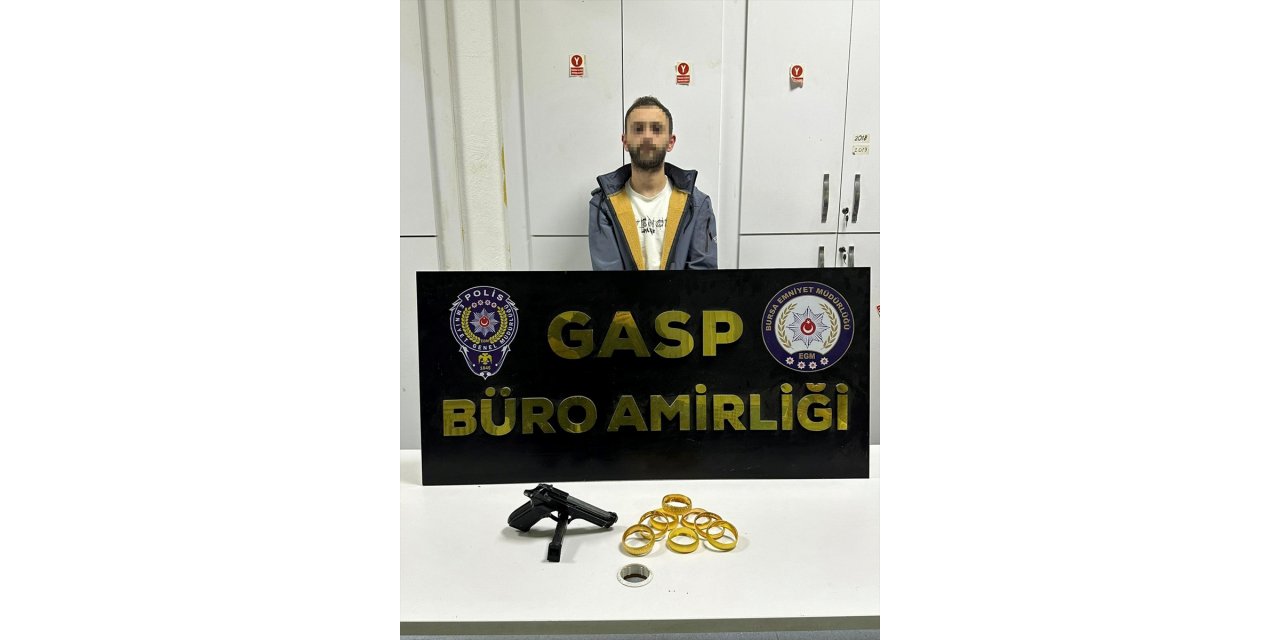 Bursa'da kuyumcudan silah tehdidiyle bilezik çalan maskeli gaspçı yakalandı