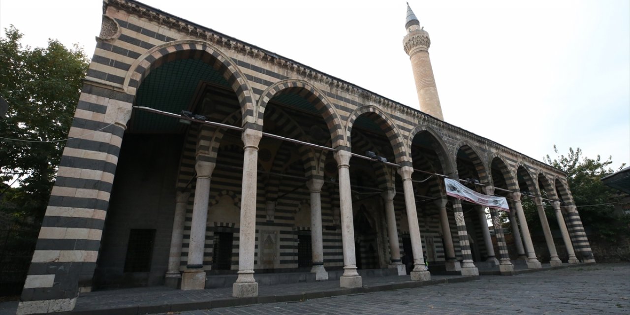 Diyarbakır'da depremde zarar gören 12 tarihi yapının restorasyonu için çalışma yapılıyor