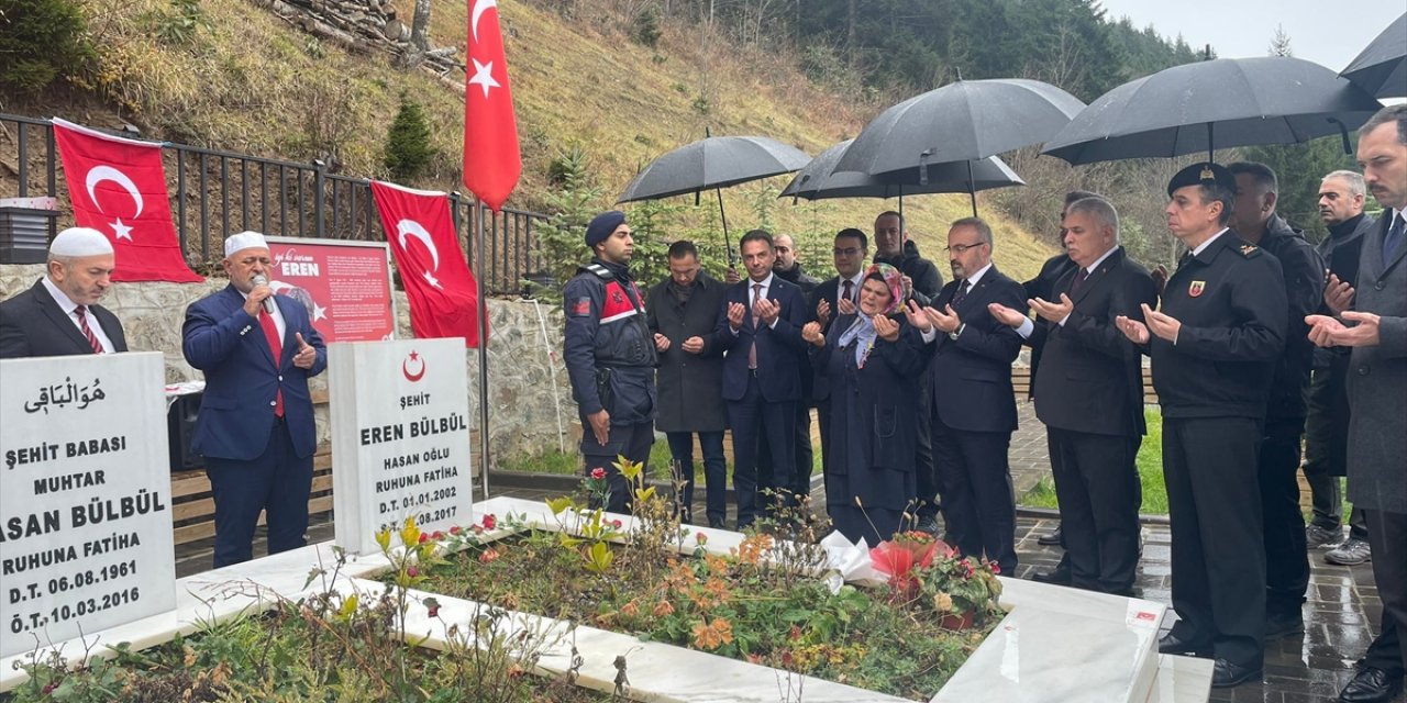 İçişleri Bakan Yardımcısı Bülent Turan, şehit Eren Bülbül'ün kabrini ziyaret etti: