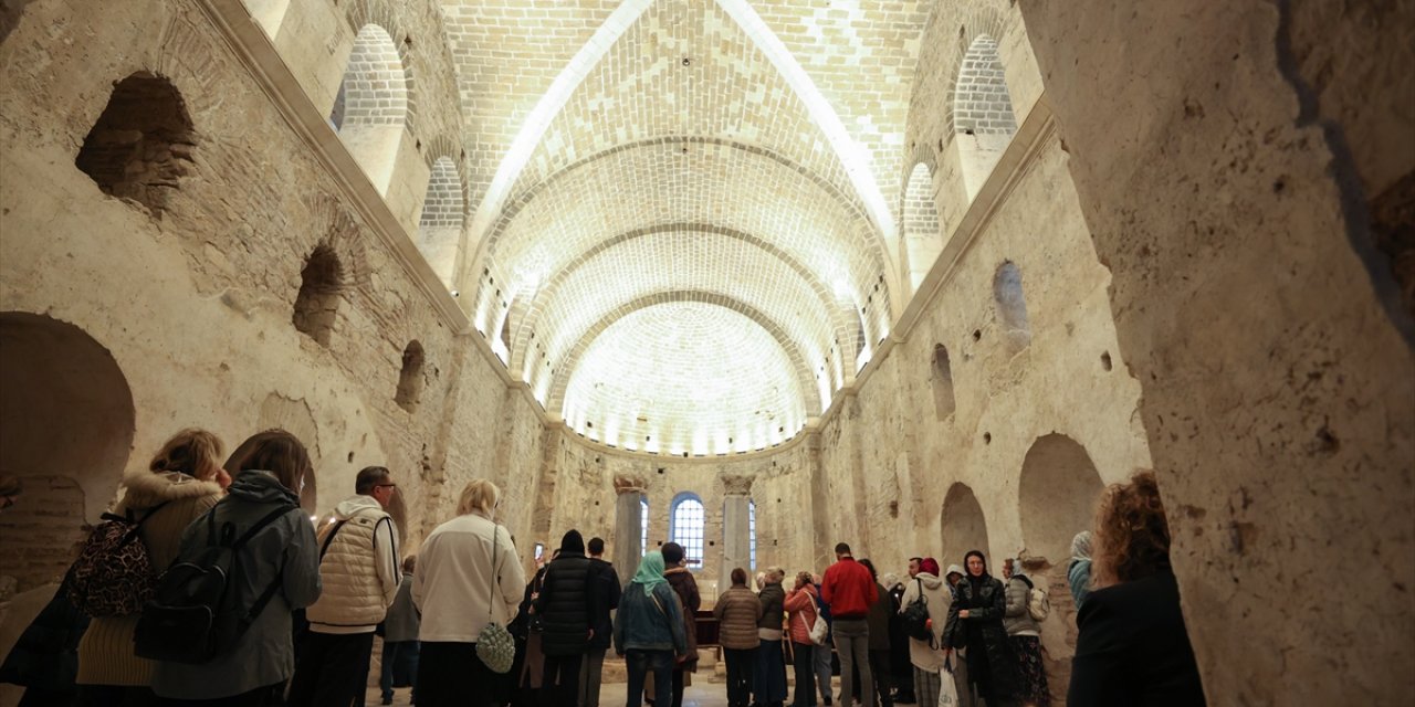 Fener Rum Patriği Bartholomeos Antalya'da "Noel Baba" ayinini yönetti