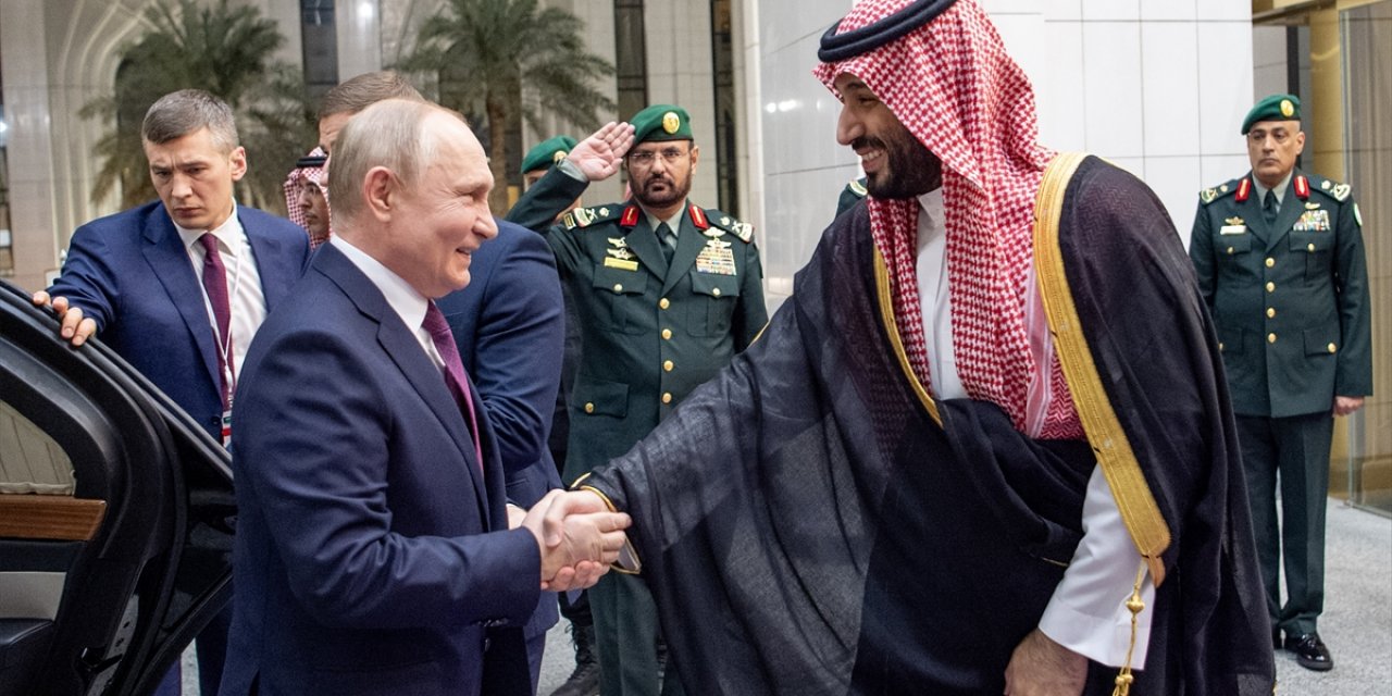 Putin, Suudi Arabistan Veliaht Prensi Bin Selman ile Riyad'da görüştü