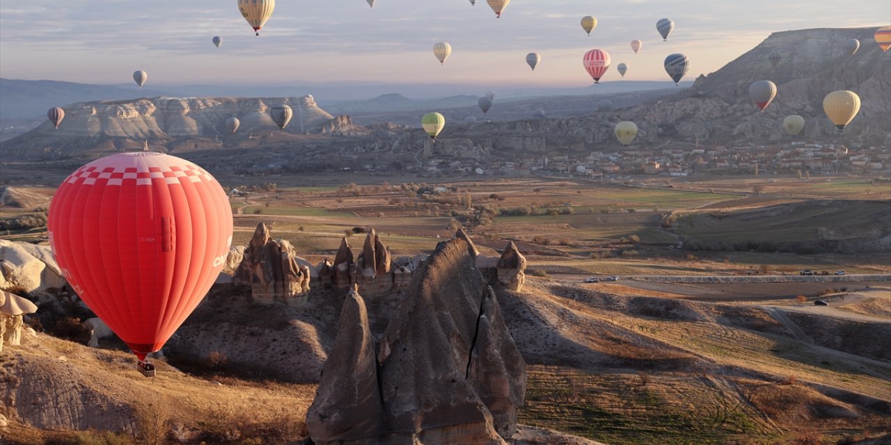 Kapadokya'da 36 yıl önce 5 kişinin uçuşuyla başlayan sıcak hava balonculuğu turizmin lokomotifi oldu