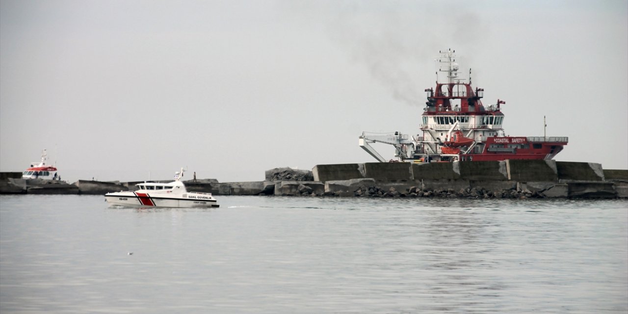 Zonguldak'ta batan geminin kayıp 7 personelini arama çalışmaları sürüyor