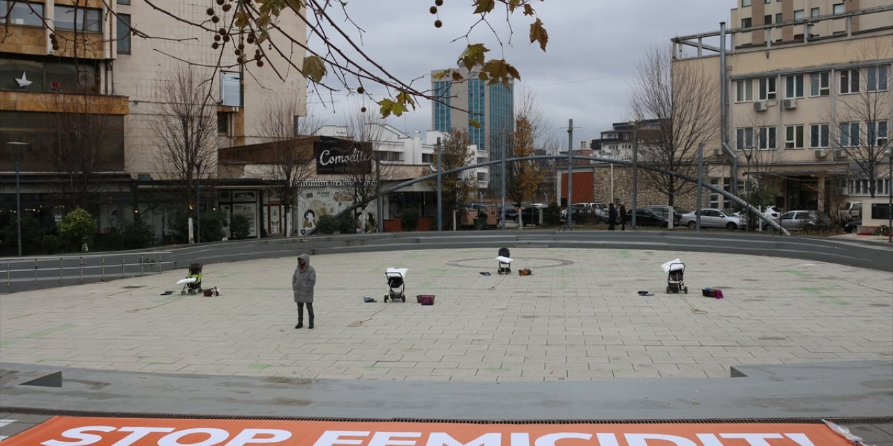 Kosova'nın başkenti Priştine’de "Kadın cinayetlerini durdurun" yürüyüşü düzenlendi