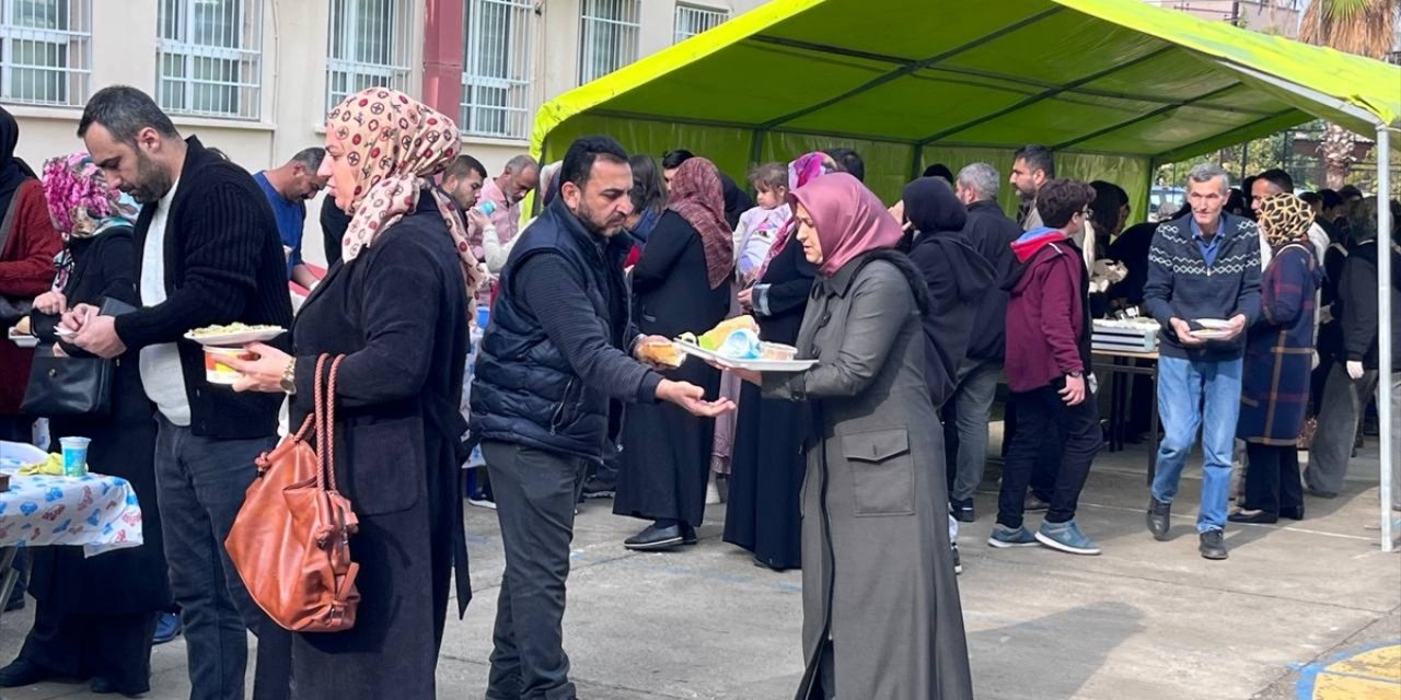 Hatay'da lise öğrencileri Filistinli çocuklar için kermes düzenledi