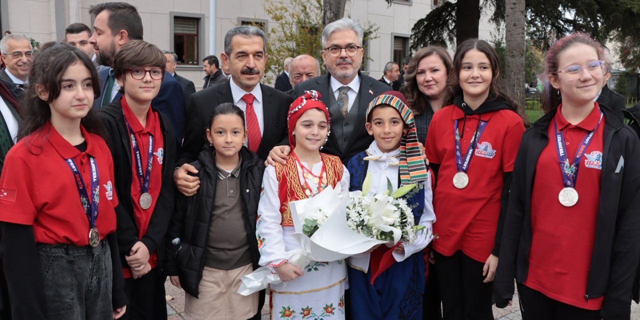 Milli Eğitim Bakan Yardımcısı Ömer Faruk Yelkenci, Kırklareli'nde öğrencilerle bir araya geldi