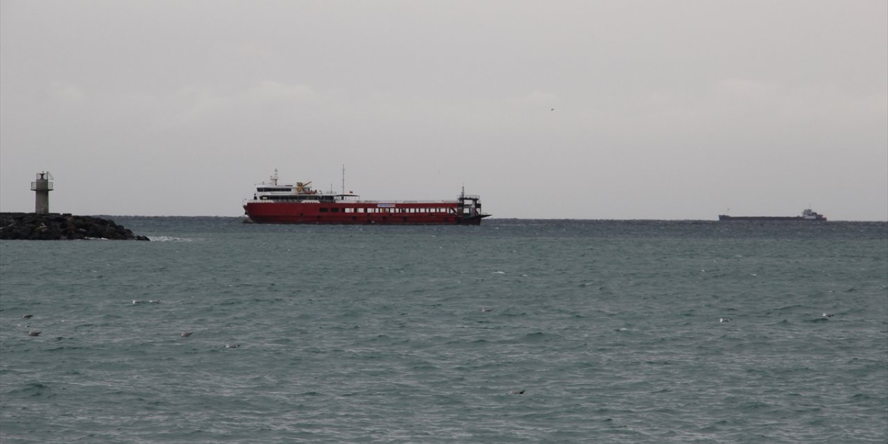 Tekirdağ'da poyraz deniz ulaşımında aksamalara neden oluyor