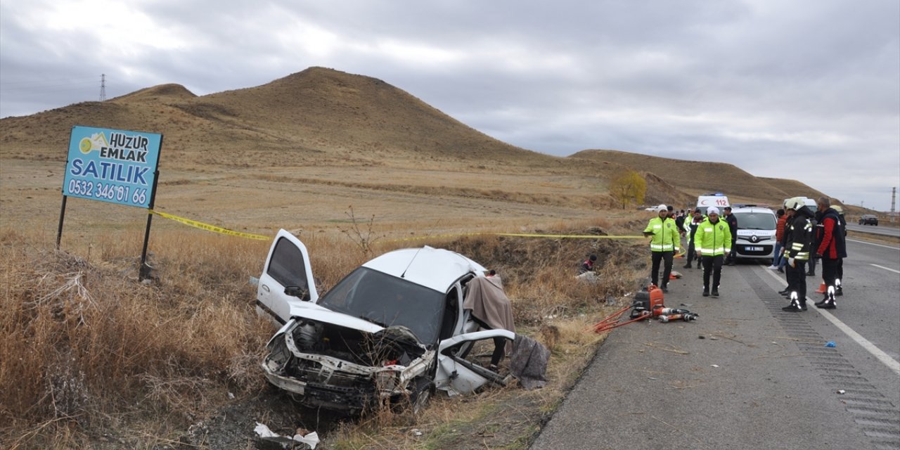 Yozgat'ta şarampole devrilen otomobildeki 3 kişi öldü, 3 kişi yaralandı