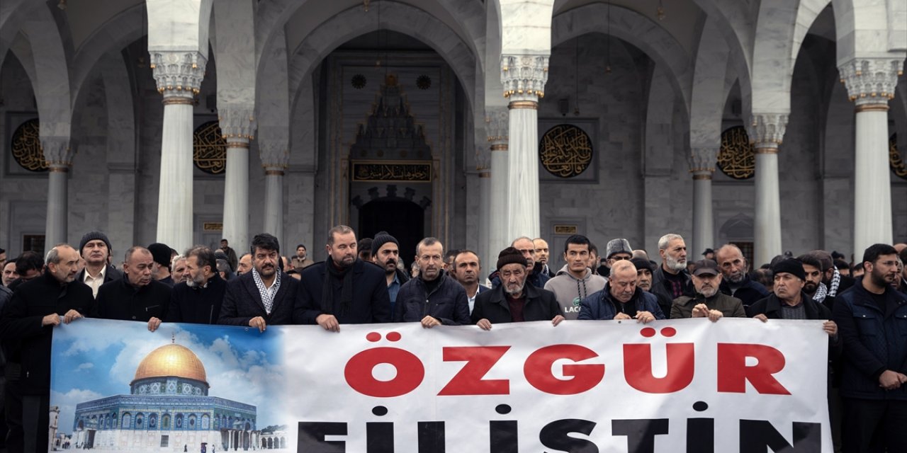 Ankara Filistin Dayanışma Platformu üyeleri, cuma namazı sonrası İsrail'i protesto etti