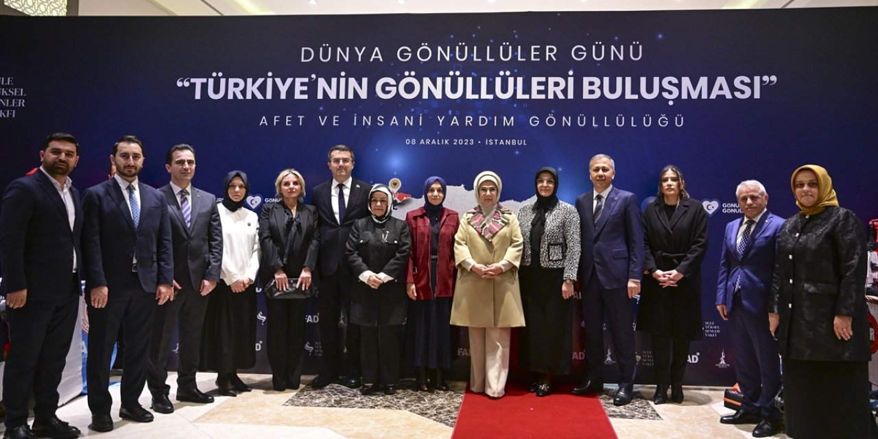 Emine Erdoğan, afet ve insani yardım gönüllüleriyle buluştu: