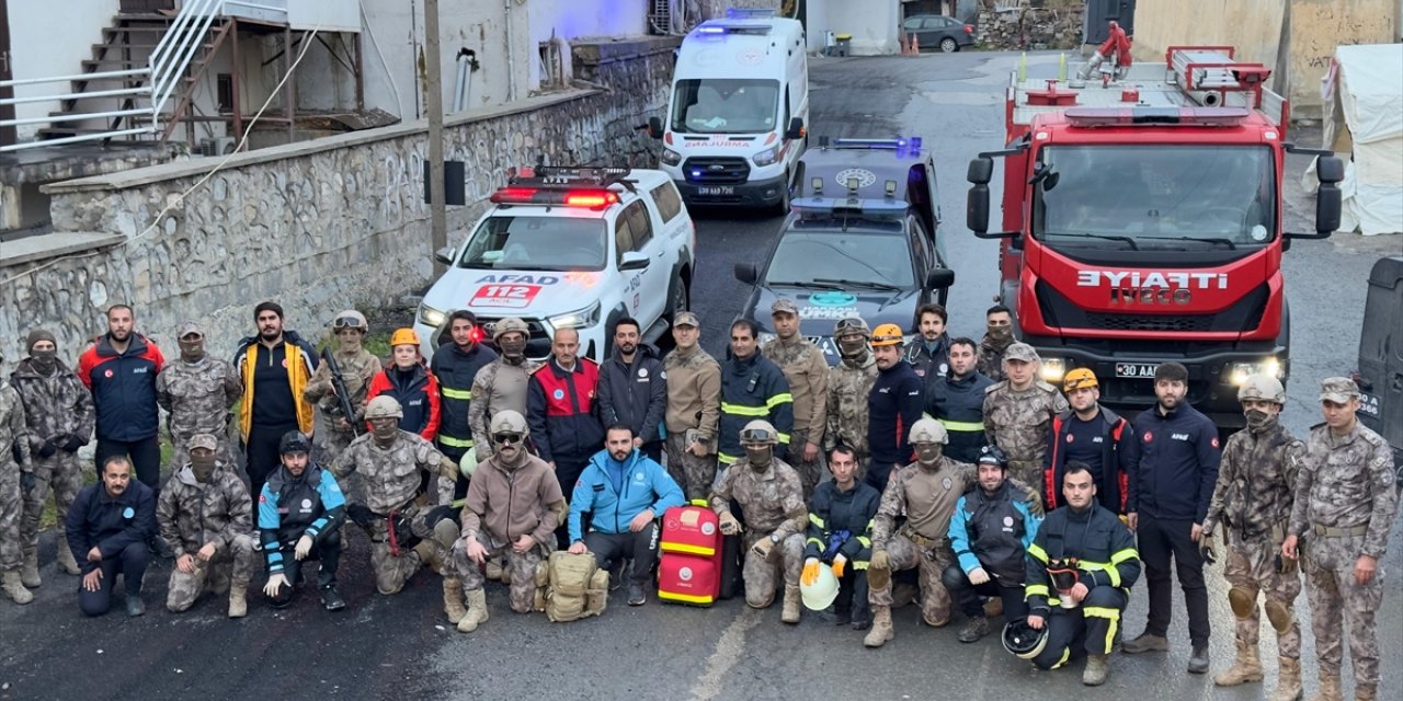 Hakkari Özel Harekat Şube Müdürlüğünde deprem ve yangın tatbikatı yapıldı