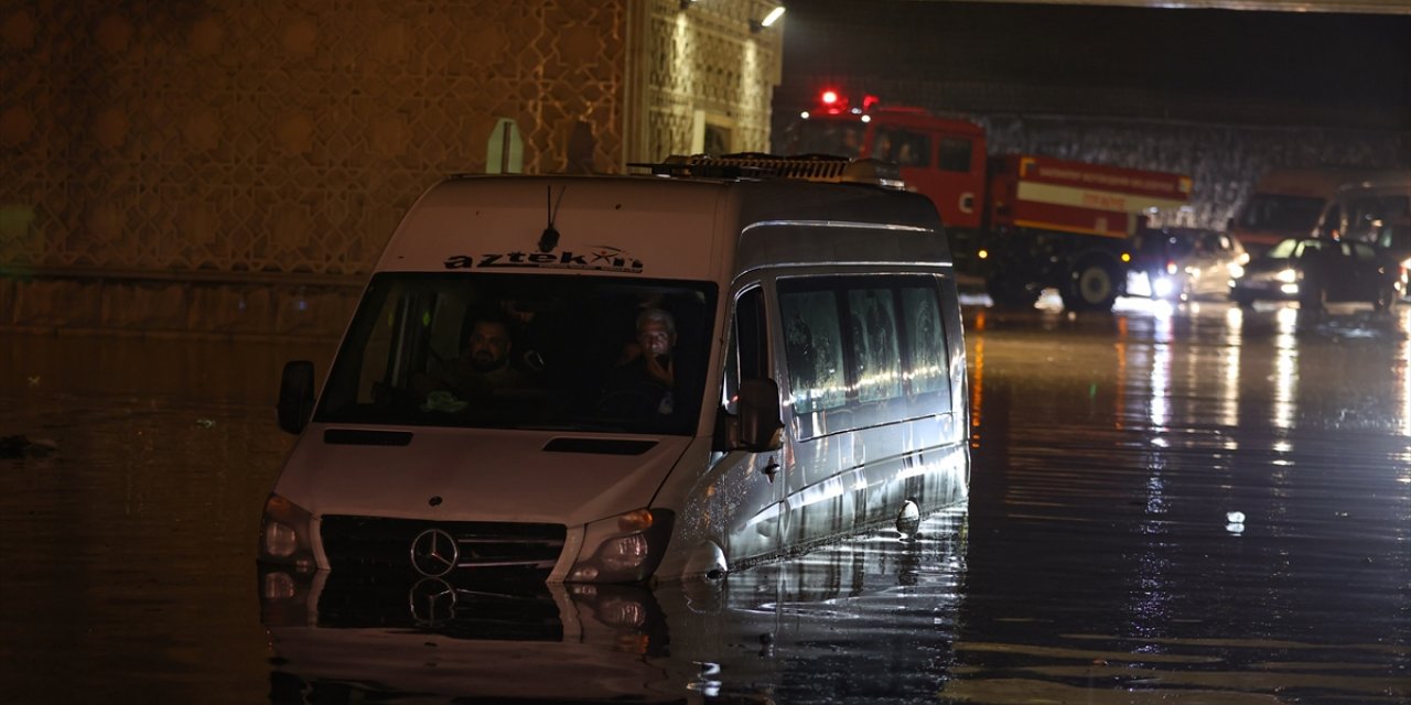 Gaziantep'te sağanak nedeniyle kapanan yollar açıldı