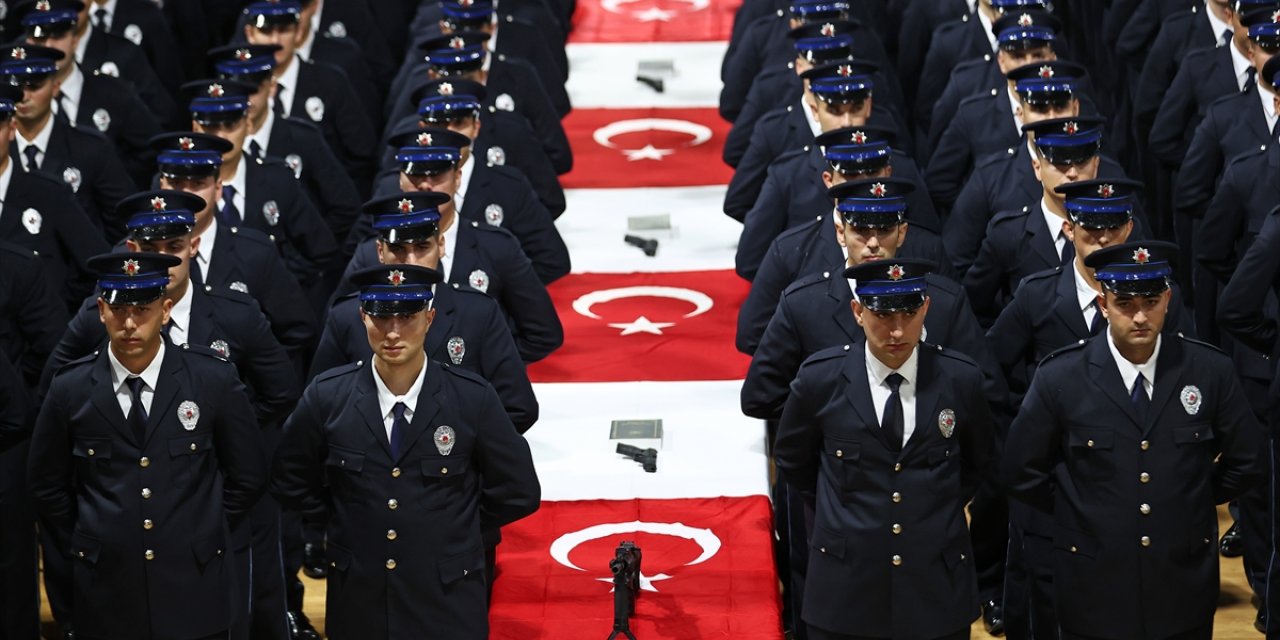 Adana'da eğitimini tamamlayan 750 polis adayı yemin etti