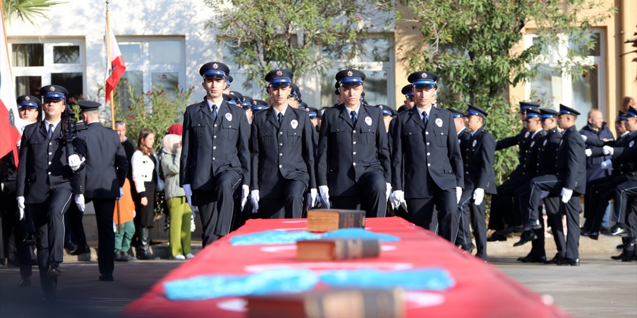 Aydın'da eğitimini tamamlayan polis adayları yemin etti