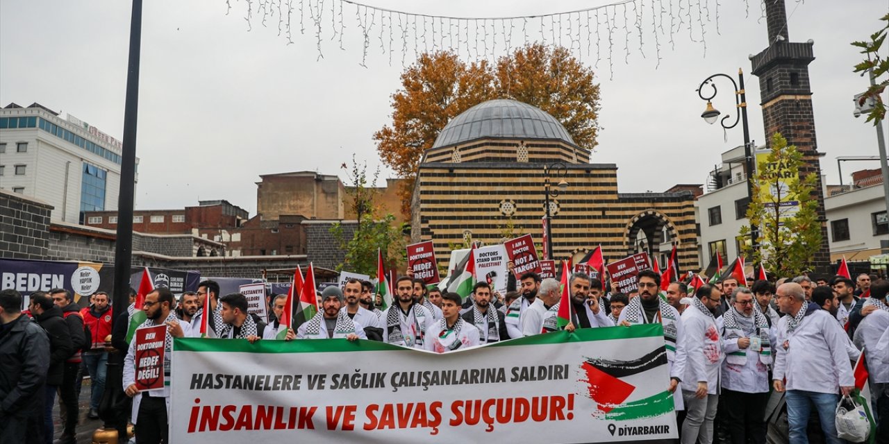 Diyarbakır ve Siirt'te hekimler Gazze için "sessiz yürüyüş" düzenledi