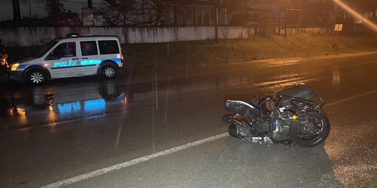 Karabük'te minibüsle çarpışan motosikletli kurye öldü