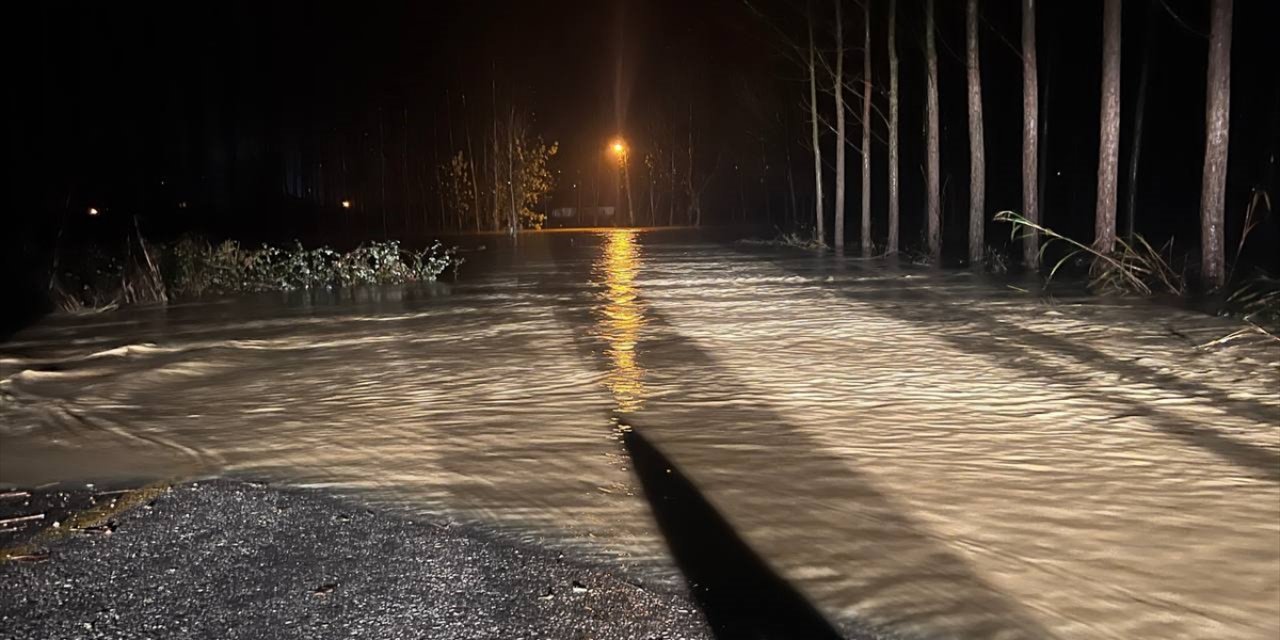 GÜNCELLEME - Sakarya'da sağanak taşkınlara yol açtı