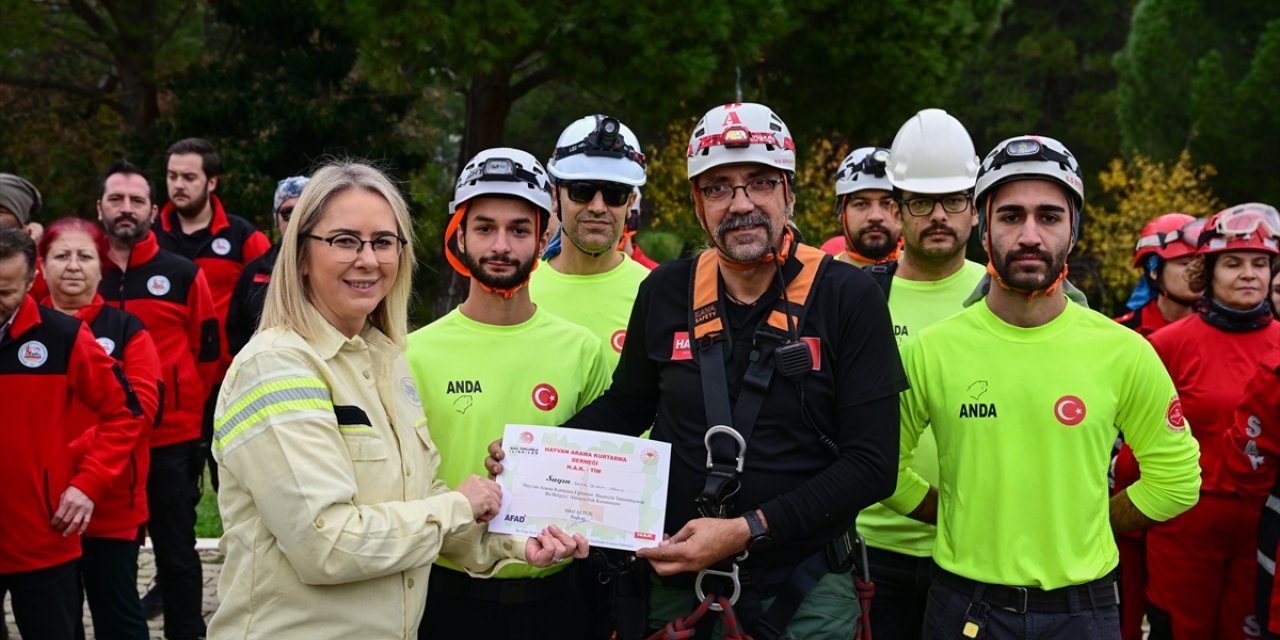 İzmir'de yangından hayvan kurtarma tatbikatı yapıldı