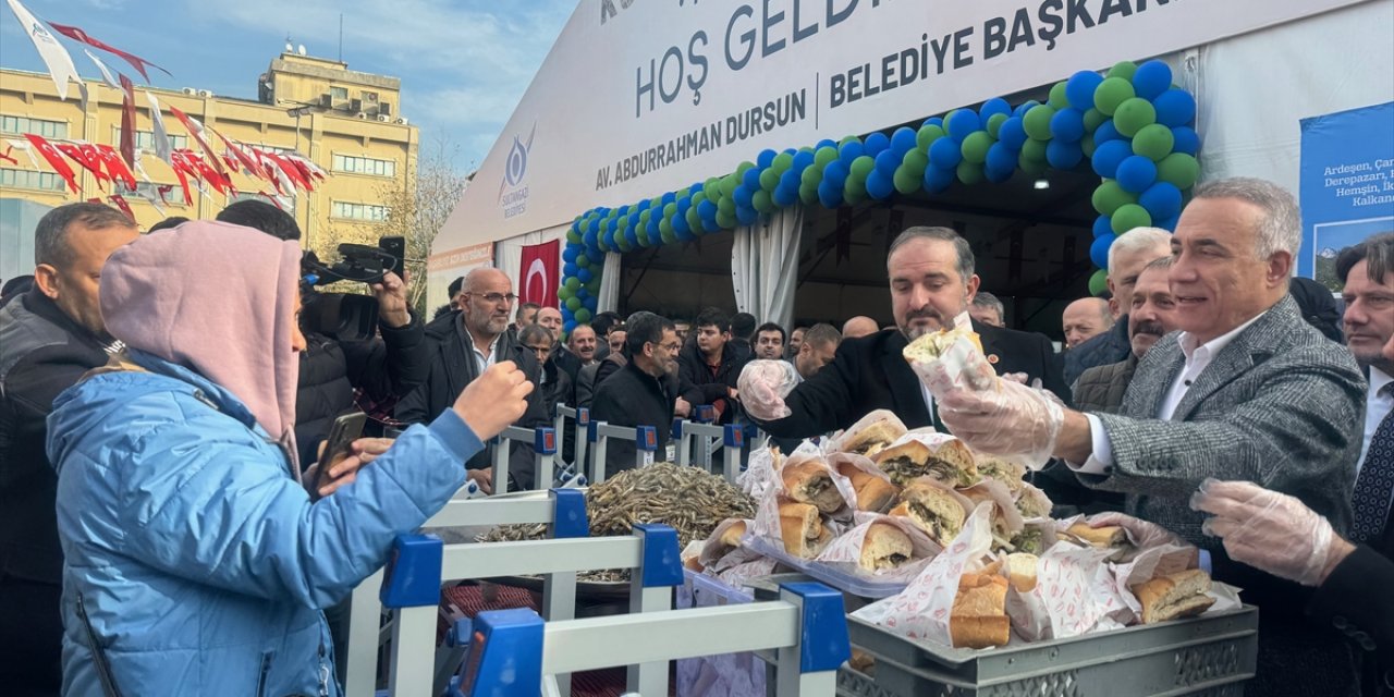 6. Rize Hamsi Festivali'nin kapanışında 3 ton hamsi dağıtıldı