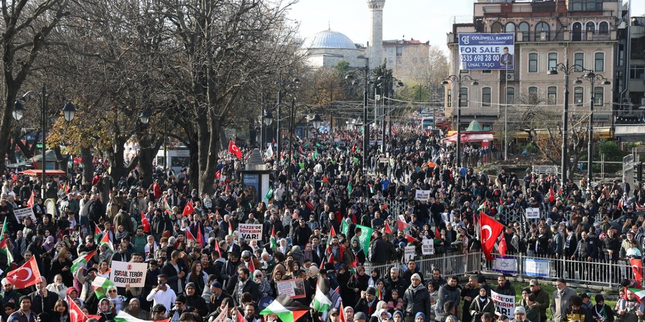 İstanbul'da İsrail'in Gazze'ye yönelik saldırıları protesto edildi