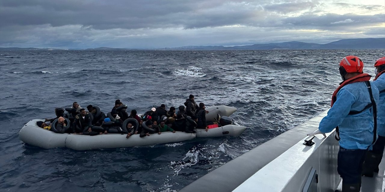 İzmir açıklarında 36 düzensiz göçmen kurtarıldı