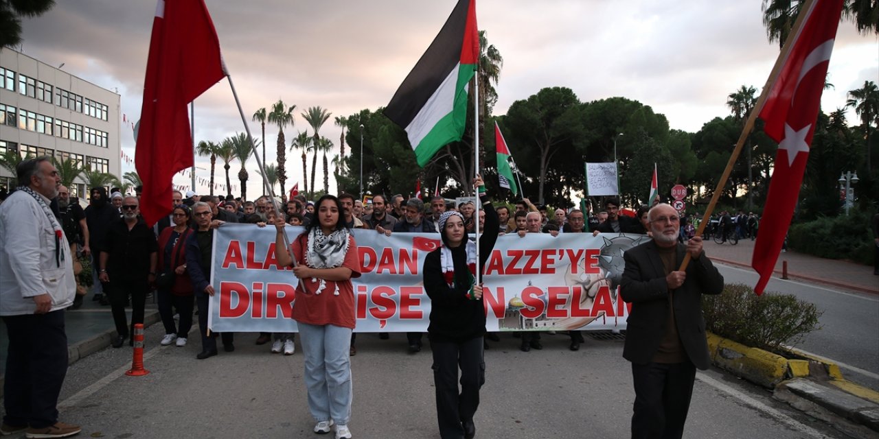 Alanya'da İsrail'in Gazze'ye yönelik saldırıları protesto edildi