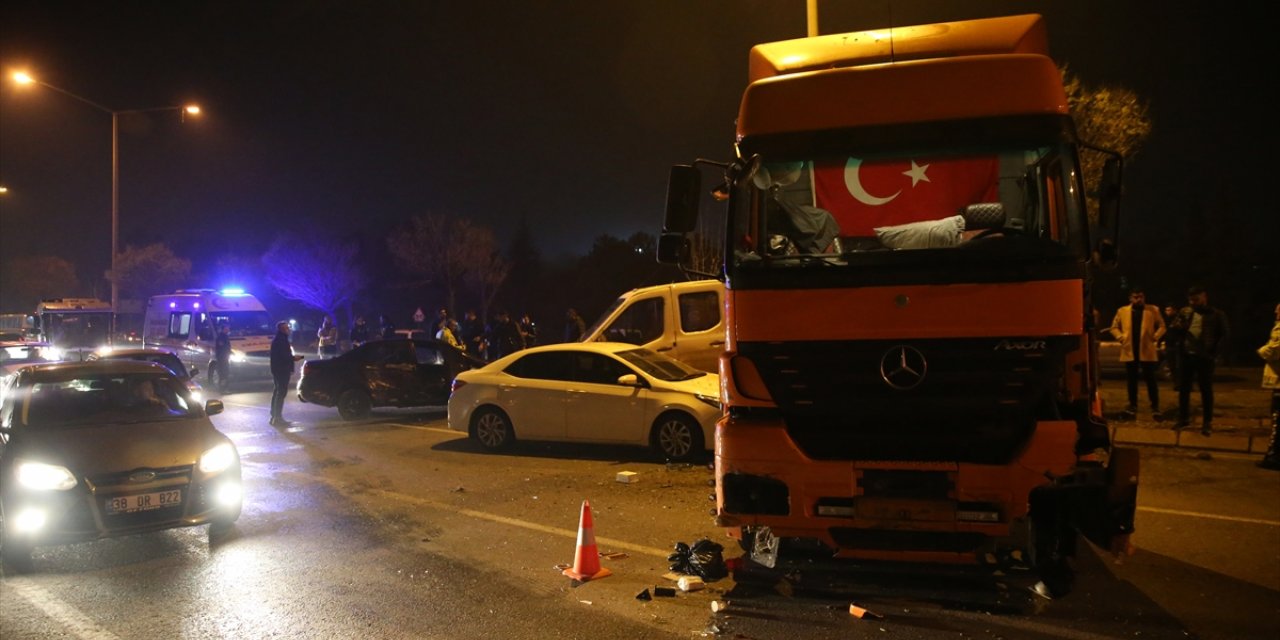 Kayseri'de zincirleme trafik kazasında 1 kişi yaralandı