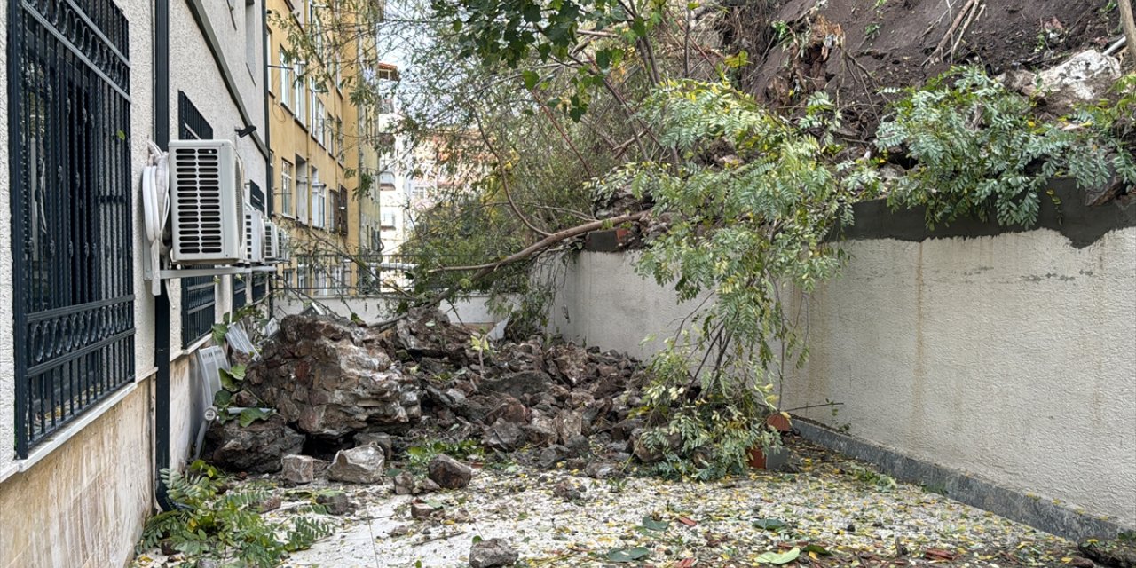 Kocaeli'de istinat duvarının çökmesi nedeniyle 3 apartman tahliye edildi