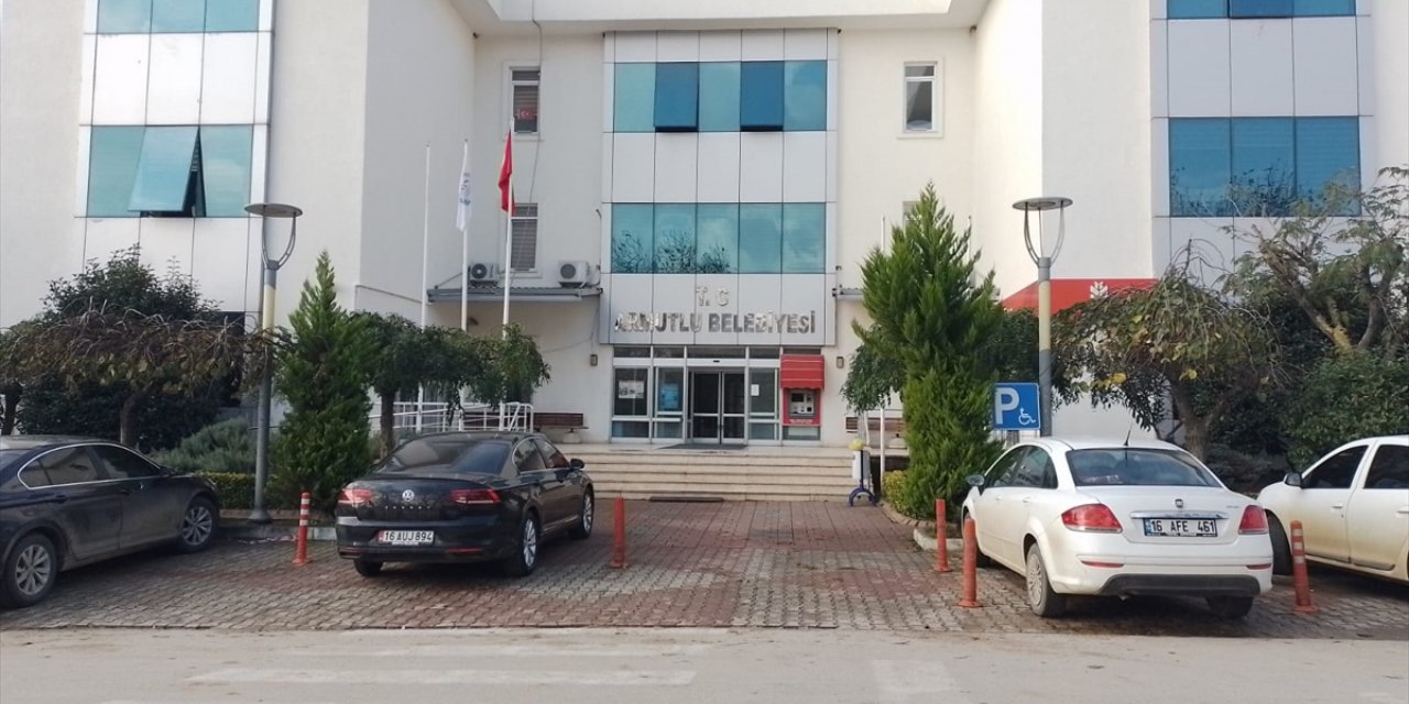 Armutlu Belediye Başkanı Tokat'ın makam ve şahsi aracına zarar veren kişi yakalandı