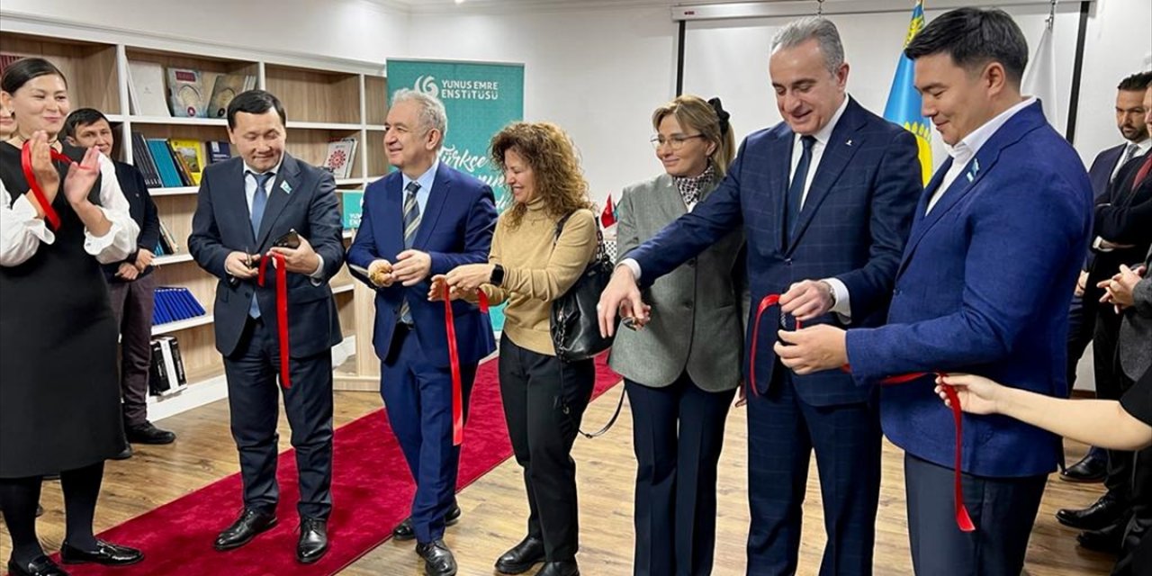Kazakistan Yunus Emre Türk Kültür Merkezi'nde Hoca Ahmet Yesevi Kütüphanesi açıldı