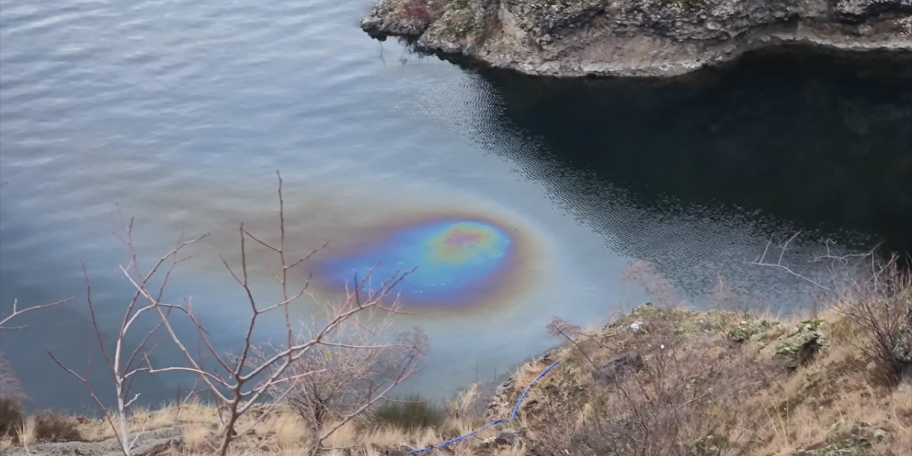 Çorum'da otomobiliyle baraj gölüne düşen hemşire yüzerek kıyıya çıktı