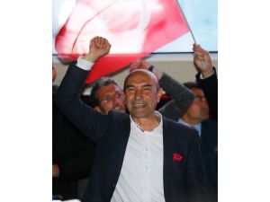 İzmir'de seçim kutlaması