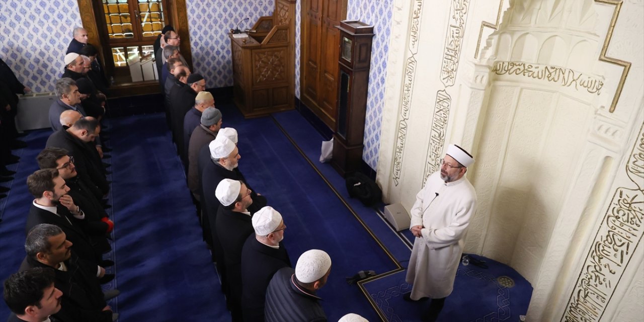 Diyanet İşleri Başkanı Erbaş, sabah namazında Filistin ve şehitler için dua etti