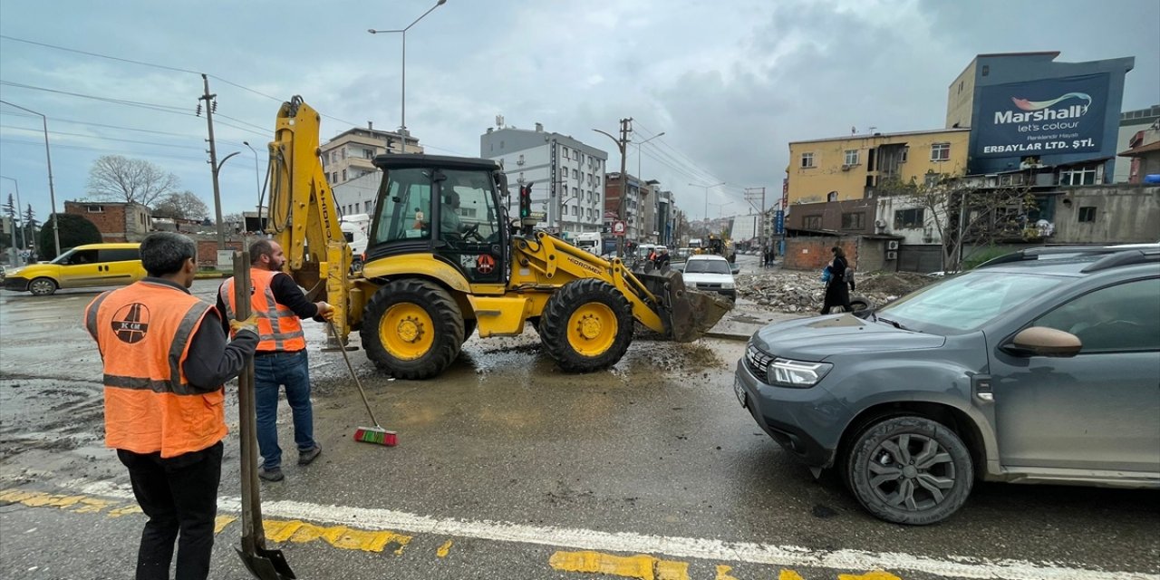 Trabzon'da su hattı patladı