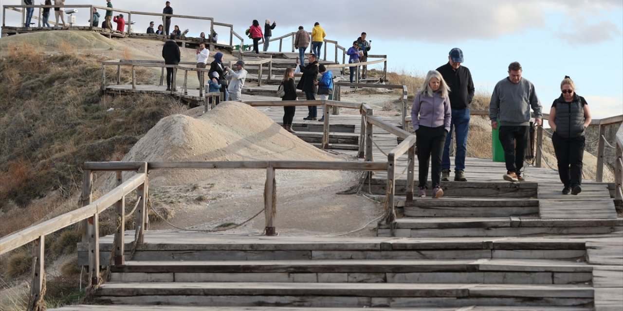 Kapadokya "Ejderha Yılı"na girmeye hazırlanan Çinli turistleri ağırlamaya hazırlanıyor