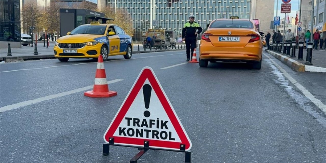 Beyoğlu'nda taksicilere yönelik denetimi yapıldı