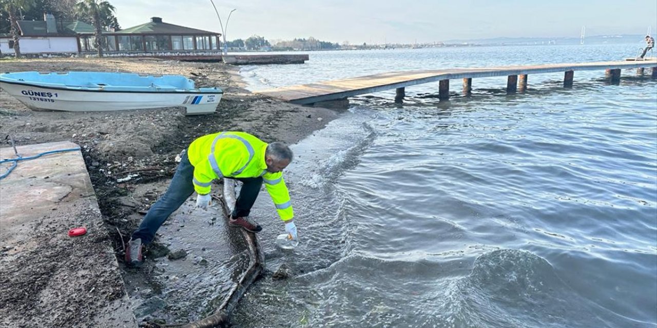 Kocaeli'de denizde oluşan kirliliğe ilişkin inceleme başlatıldı