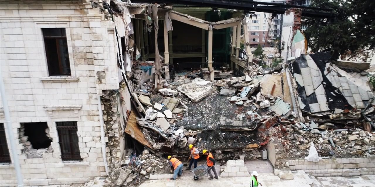 Hatay'ın Türkiye'ye katılımının oylandığı valilik binası depremin izlerinden kurtarılıyor