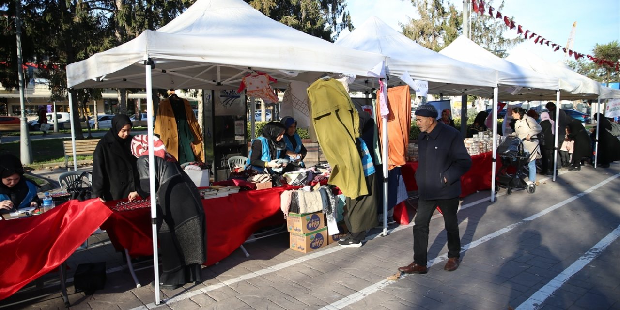 Sakarya'da Filistin yararına hayır çarşısı açıldı