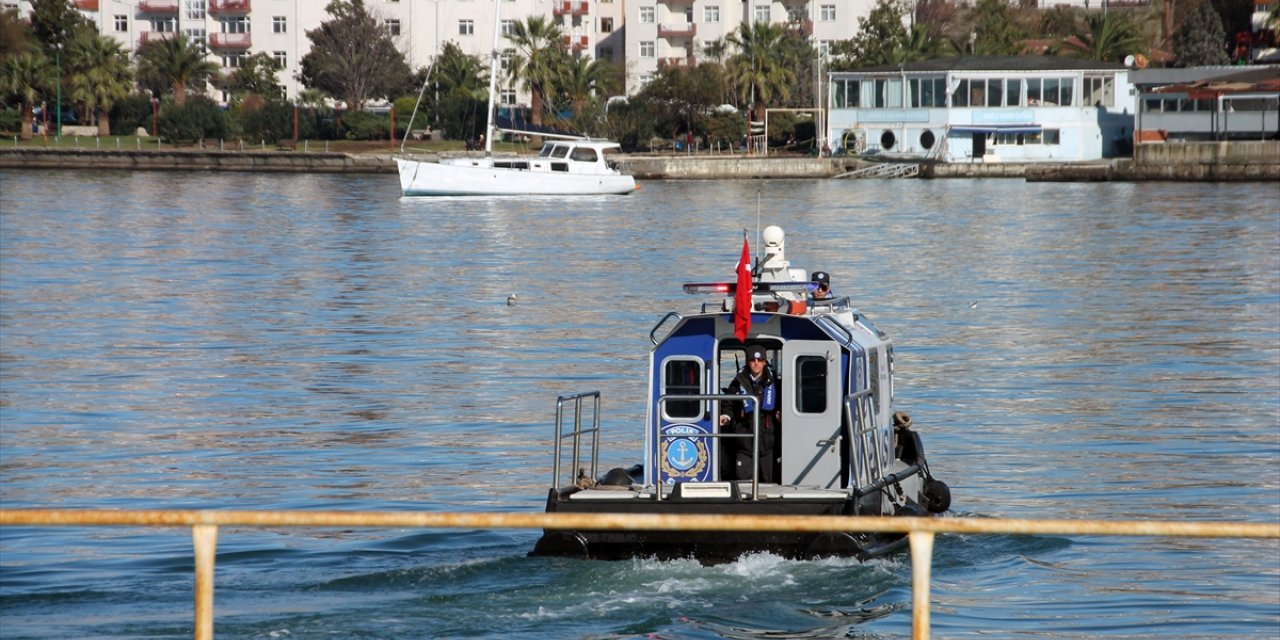 Zonguldak'ta batan geminin kayıp 7 personelini arama çalışmaları sürüyor