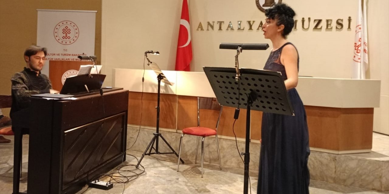 Antalya Devlet Opera ve Balesi sanatçıları "Müze Konseri" verdi