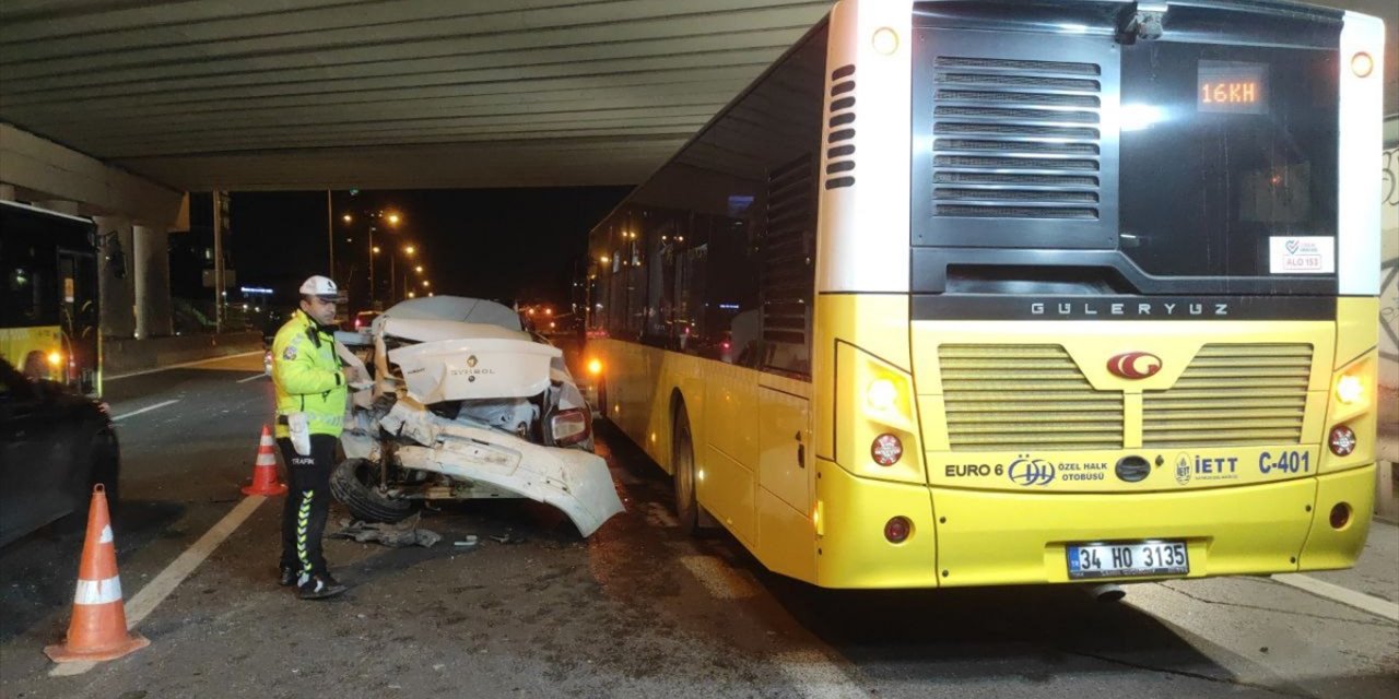 Kadıköy'de zincirleme trafik kazasında 5 kişi yaralandı