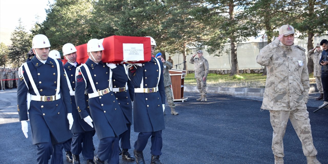 Bitlis'te silah kazası sonucu şehit olan Jandarma Uzman Çavuş Yetişen için tören düzenlendi